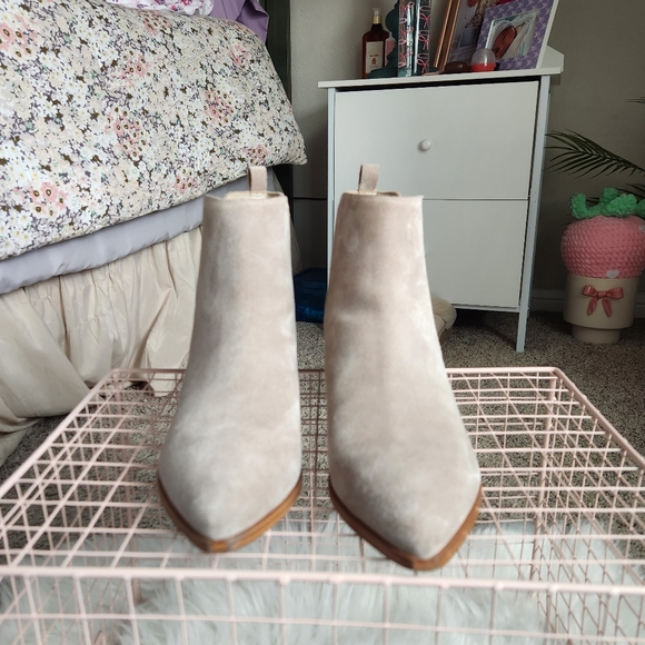 SZ 9.5 Marc Fisher Light Grey Ankle Booties - Picture 2 of 14